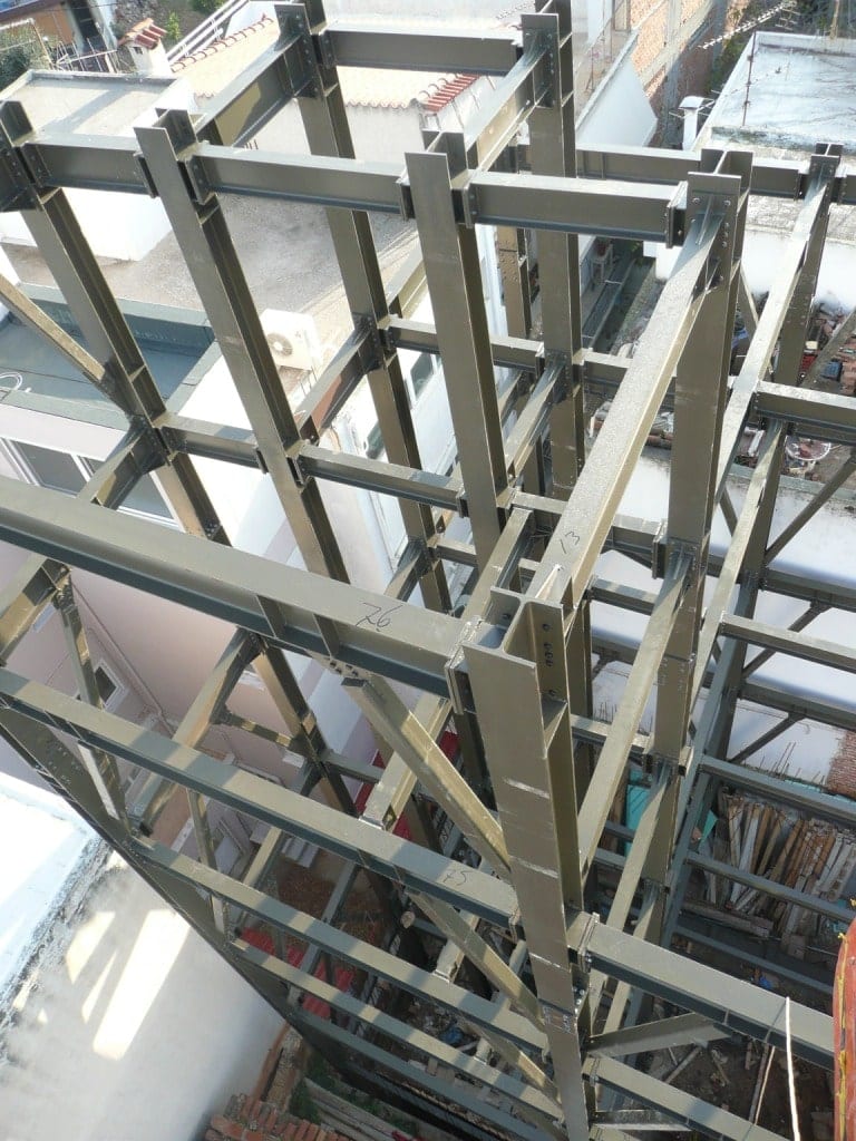 Column and beam connections of the frame in Nea Erythraia, seen from above