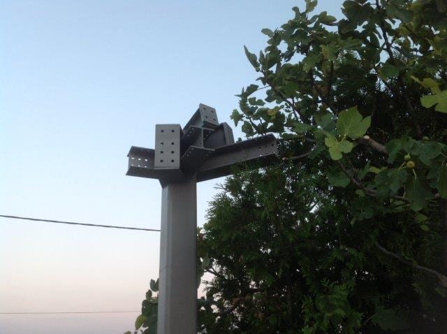 Column head with bolted connections for the beams