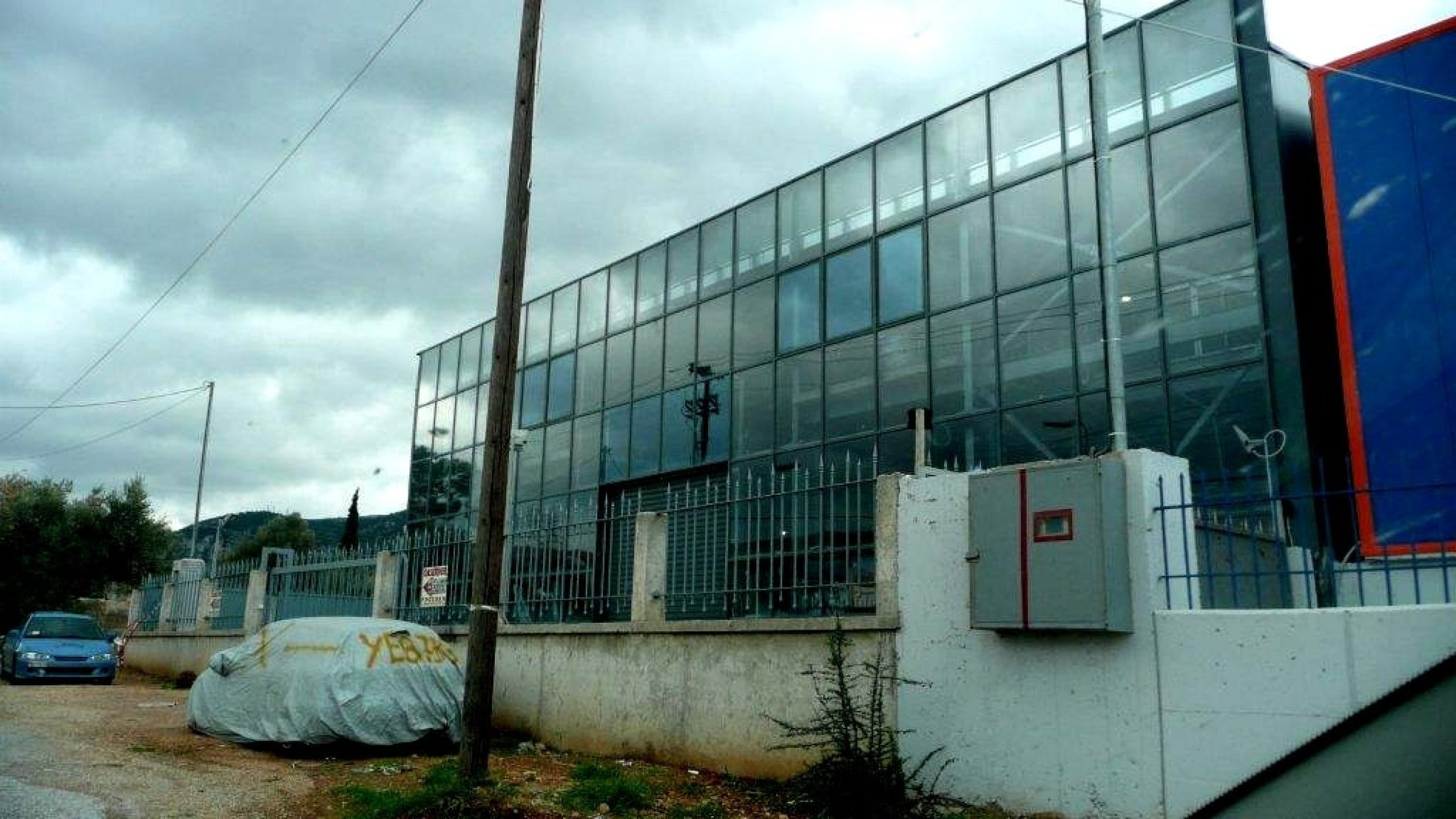 Aluminum window and door workshop in Aspropyrgos. Koukoulogiannis Bros.
