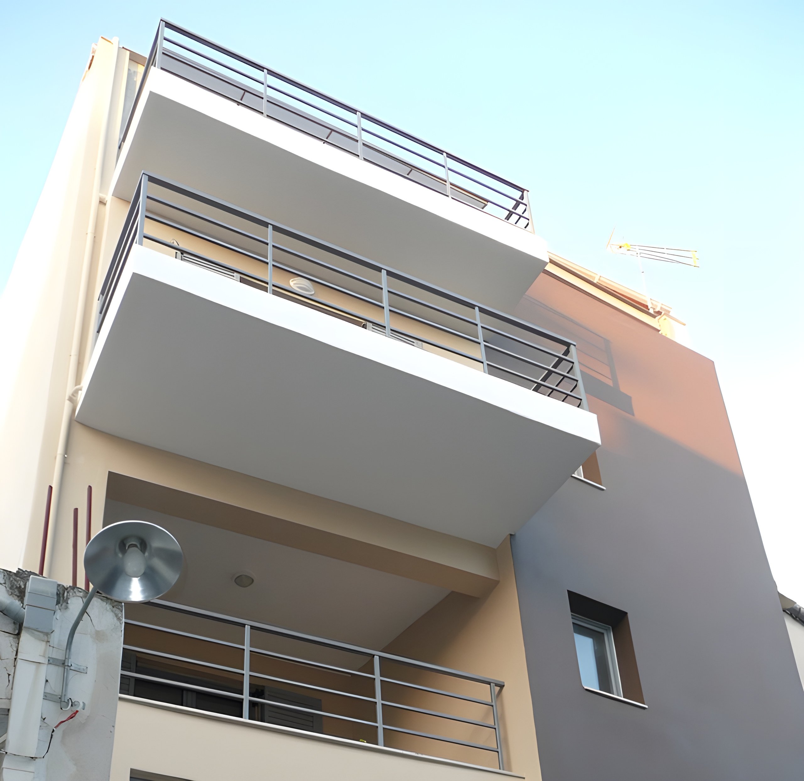 Apartment building with shops and offices in Missolonghi