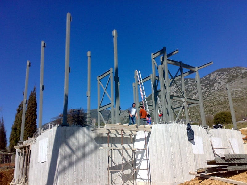 Start of steel column erection on the basement of the maisonette in Krya, Ioannina