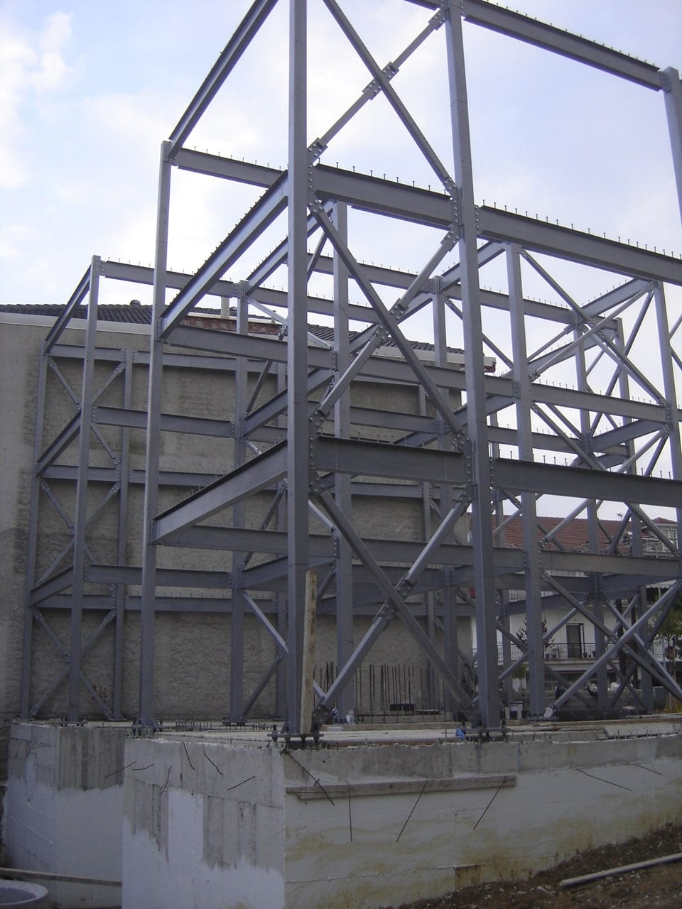 The multi-story steel frame of the guesthouse in Ioannina on its concrete base