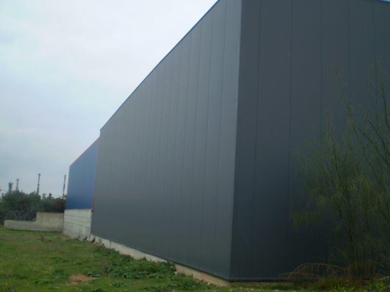 The three blank facades, due to the adjoining plots