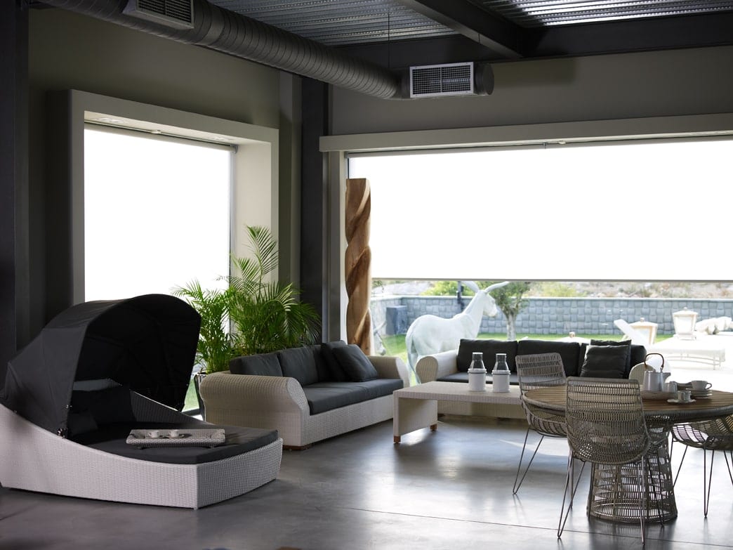Εσωτερικό του εκθεσιακού χώρου επίπλων Mia Collection στο Κορωπί