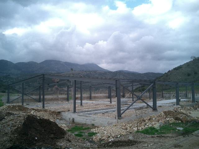Erection of the heavy steel frame of the pig farm in Kerasonas, Preveza