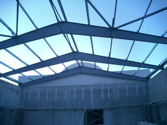 Steel roof with tapered rafters over existing walls in Plataria