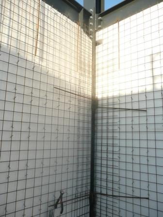 The 3D panels were placed on the inner side of the frame to avoid wind posts. This requires a dedicated design, two-story vertical addition to a house in Chaidari, Attica