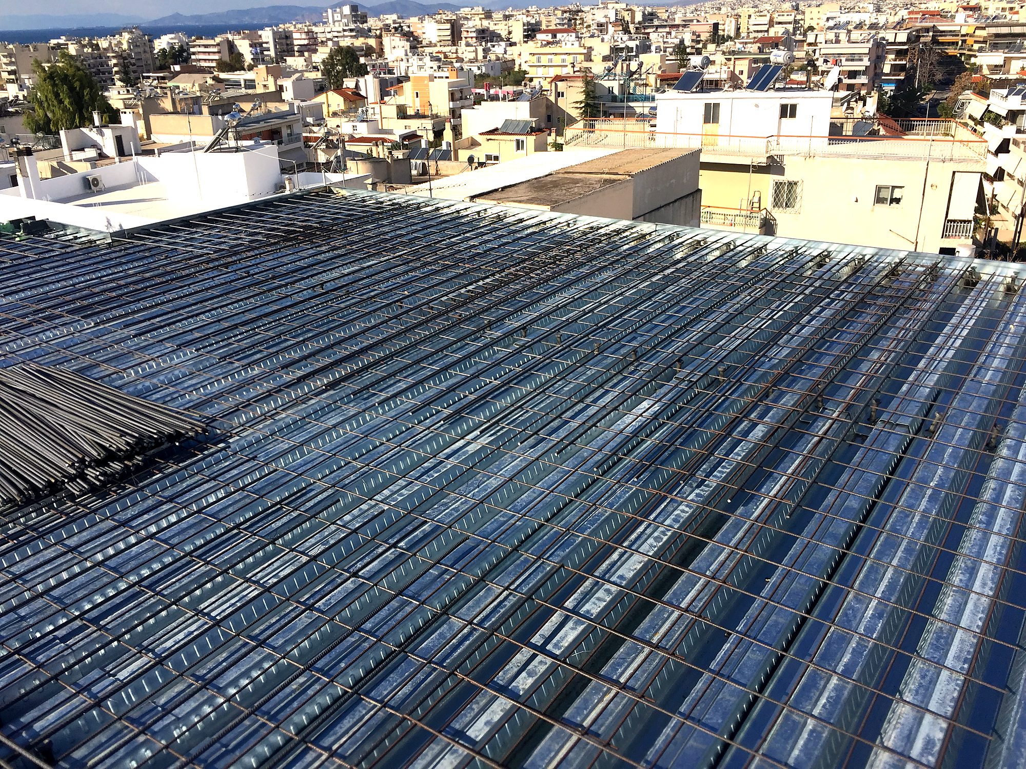 Composite slab reinforcement on steel deck in a vertical addition in Alimos, Attica