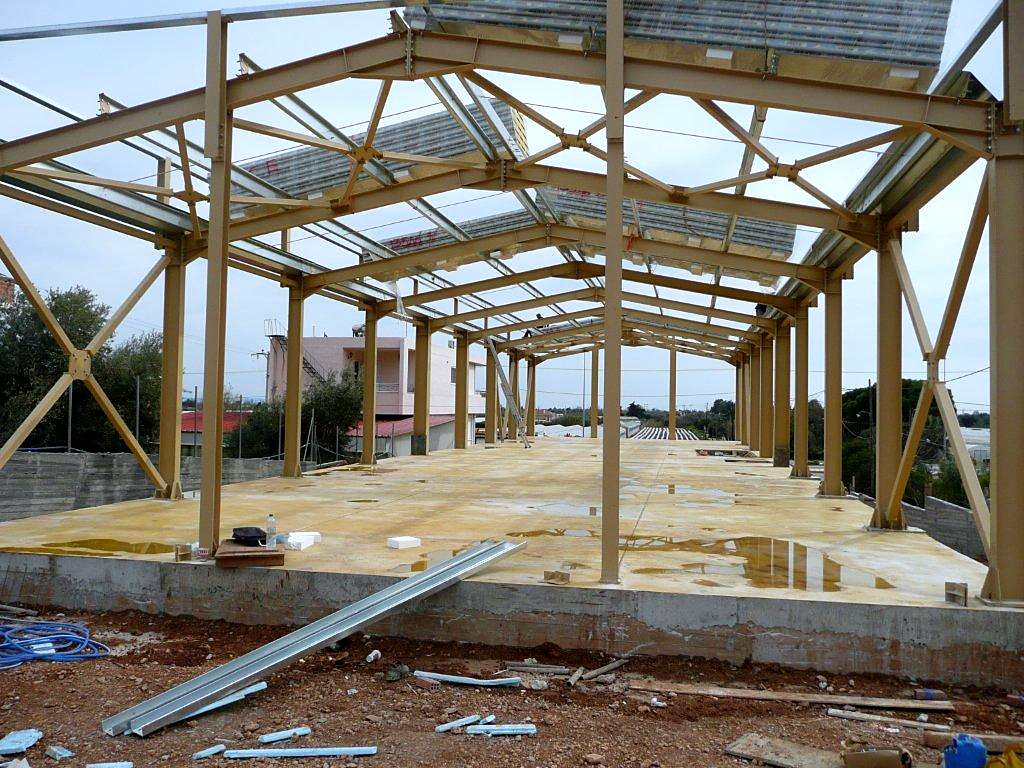Steel frame with roof bracing in an electrical supplies showroom in Marathon, Attica