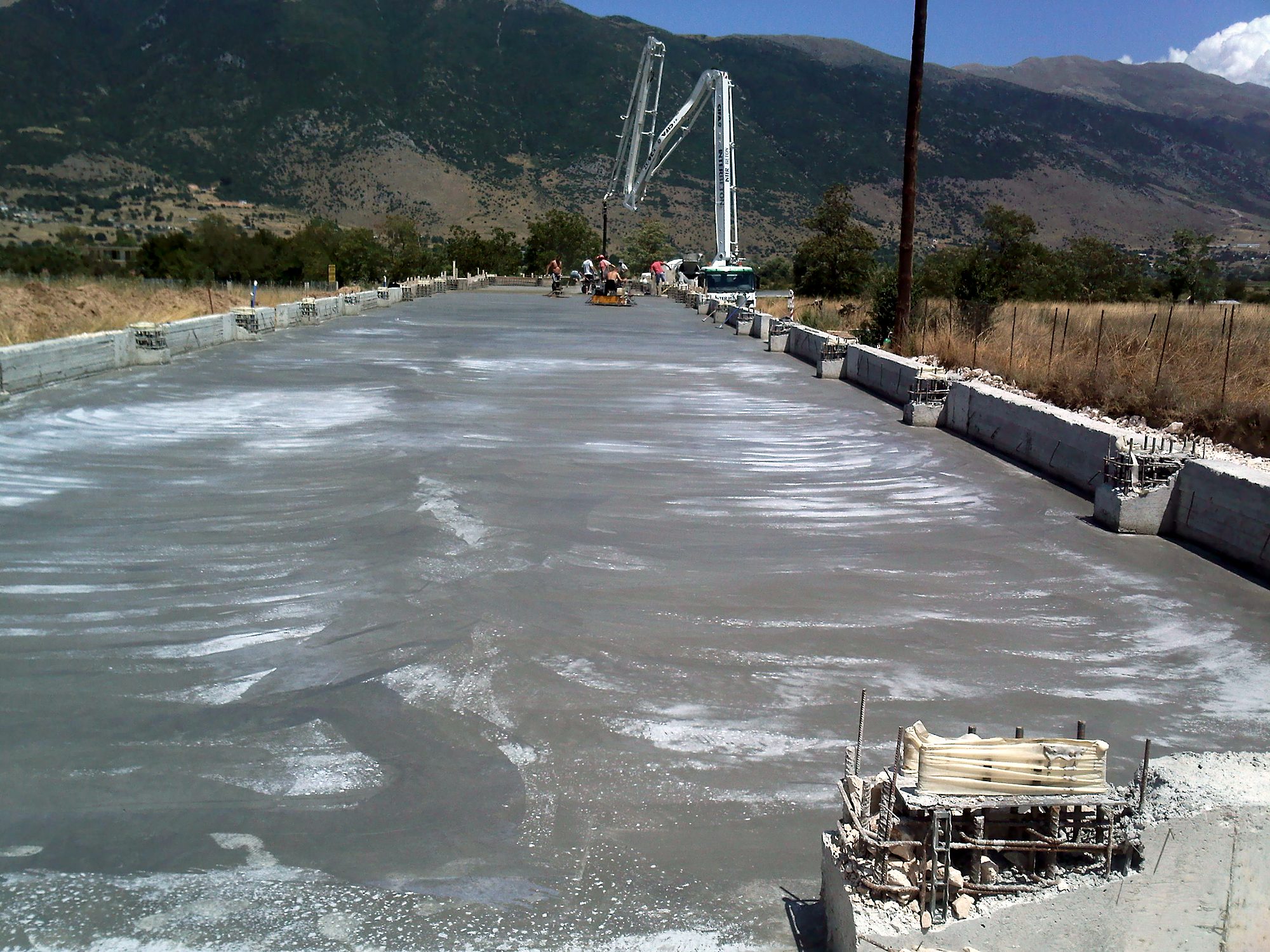 Pouring the floor slab with the column anchor bolts in place at a workshop building in Eleousa, Ioannina