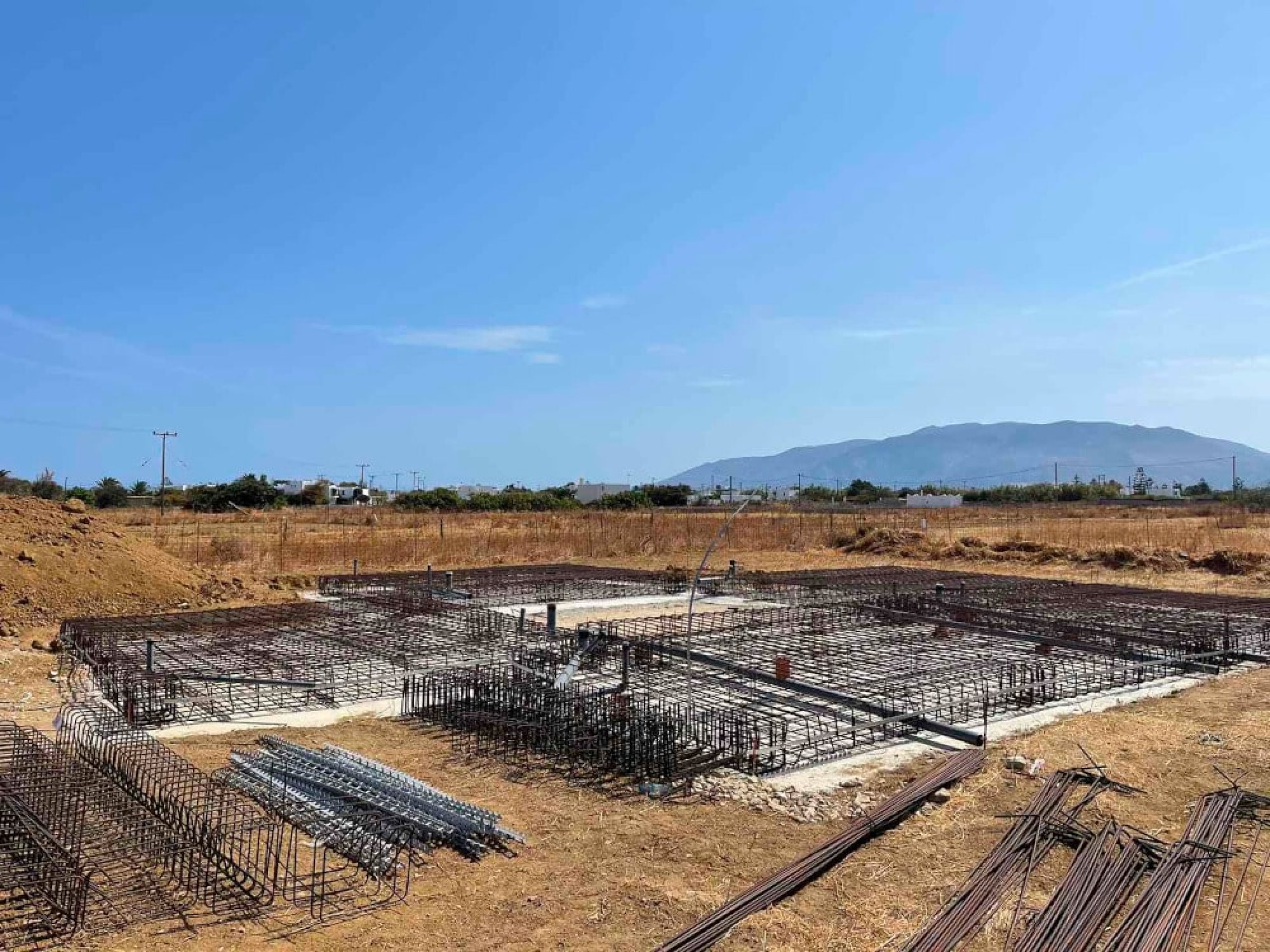 Η γενική κοιτόστρωση (ραντιέ) πριν την έγχυση σκυροδέματος 